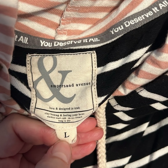Ampersand Ave hoodie size large - Picture 2 of 7